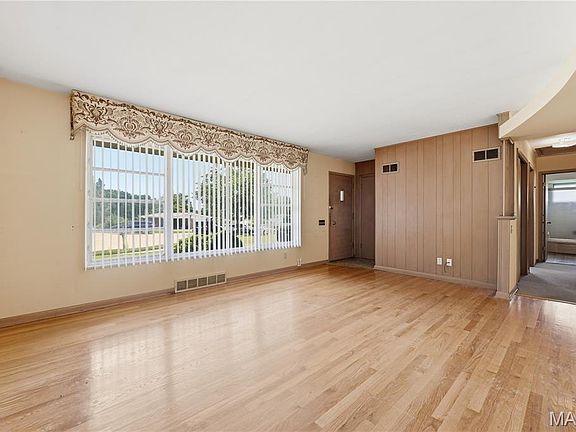 5th image of 9241 Ewers Dr