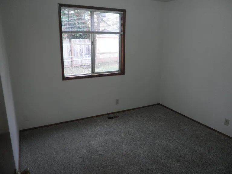 980 SW 178th Pl — Photo 9