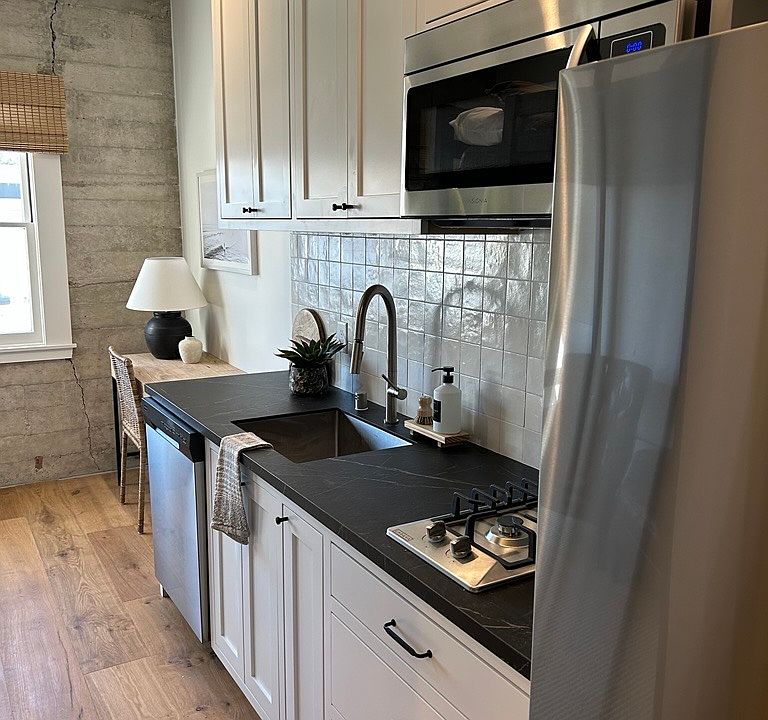 1st image of 87 S Oak St #208