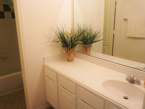 4th image of 24922 Rosevale Ct