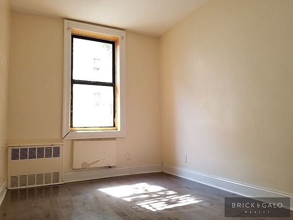 3rd image of 400 E 21st St #33A