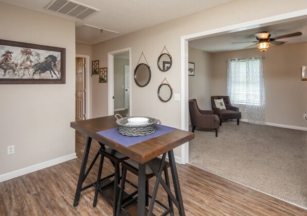 Admiral Place Apartments — Photo 4