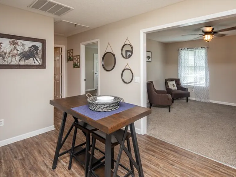 Admiral Place Apartments — Photo 4