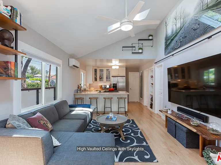 1156 Wilcox Pl — Photo 1