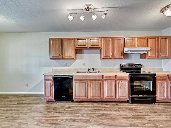 5th image of 3106 Edelweiss Dr