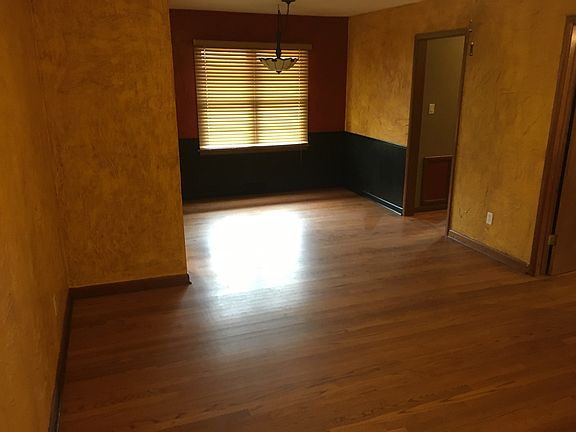 Living room/dining area