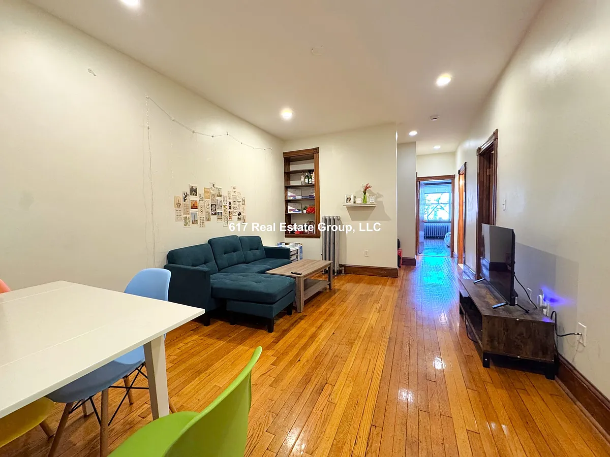 Building Photo - 21 Gibbs St #4