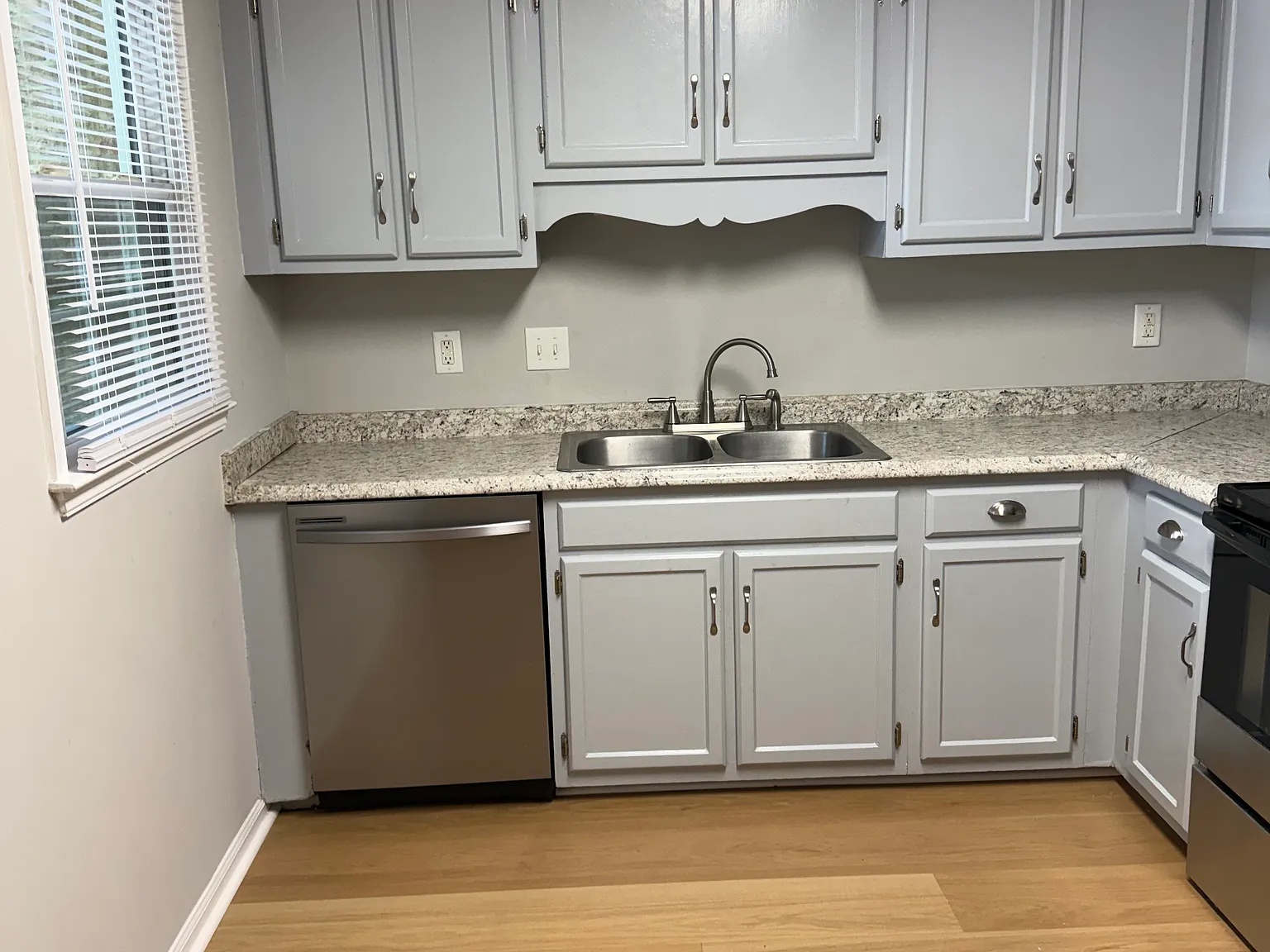 3 bed, 2.5 bath, 1408 sqft, $1,579 — Photo 2