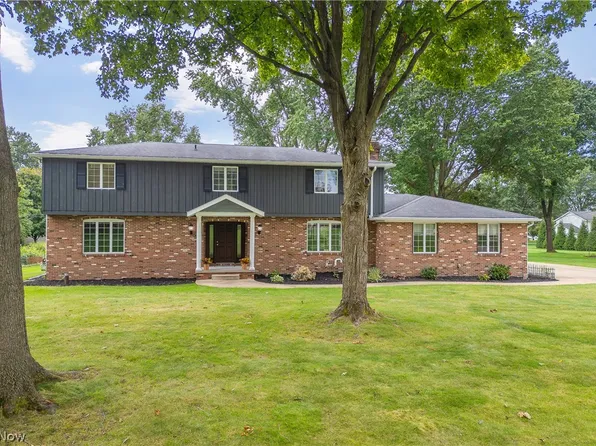 1424 Stonington Rd NW, North Canton, OH 44720
