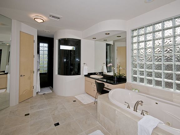 3rd image of 10899 E Sutherland Way