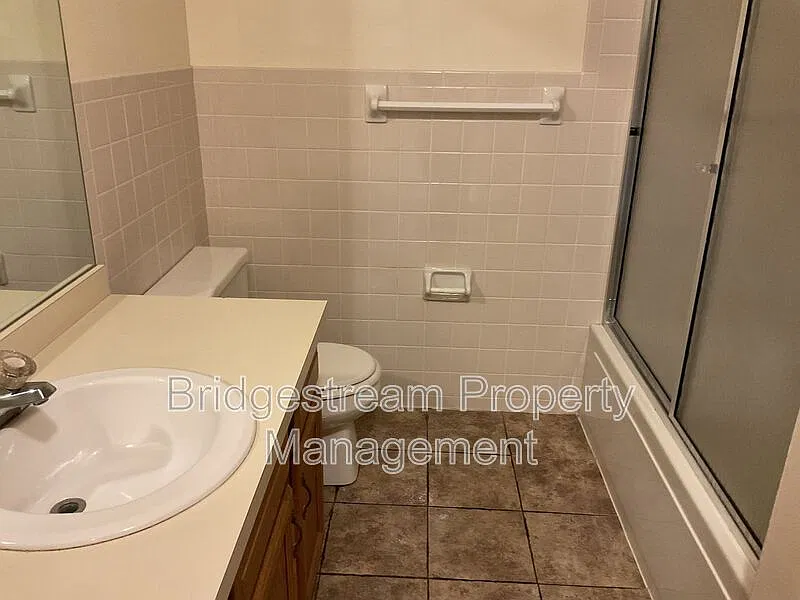 2 bed, 2.5 bath, 1200 sqft, $1,200 — Photo 4