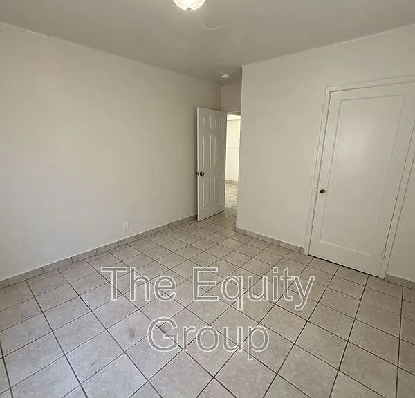 324 S Crespi Ave — Photo 12