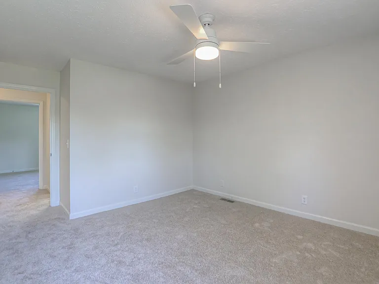 Brentwood Square Condominiums — Photo 18