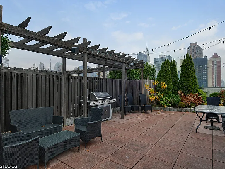 222 E 34th St #2404 — Photo 4