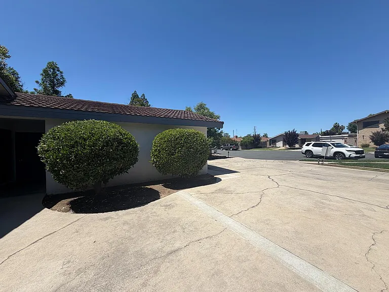 1538 E Austin Way — Photo 3