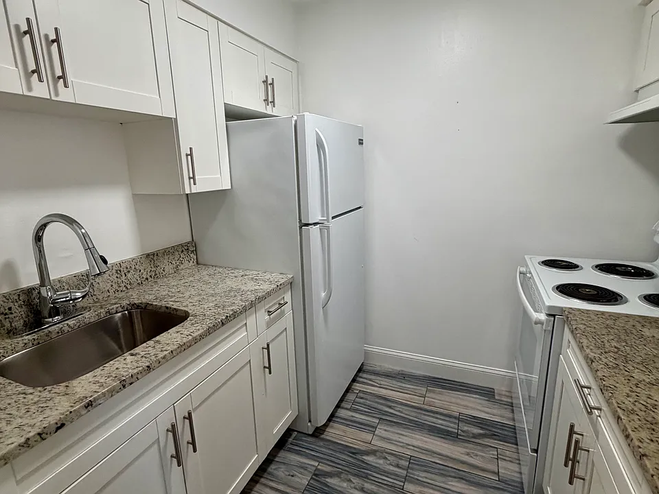 3210 W Kennedy Blvd #1