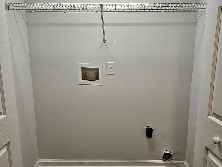Redwood Park Apartments — Photo 13