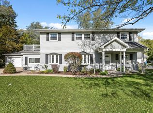 360 Hawthorn Ln, Hoffman Estates, IL 60169
