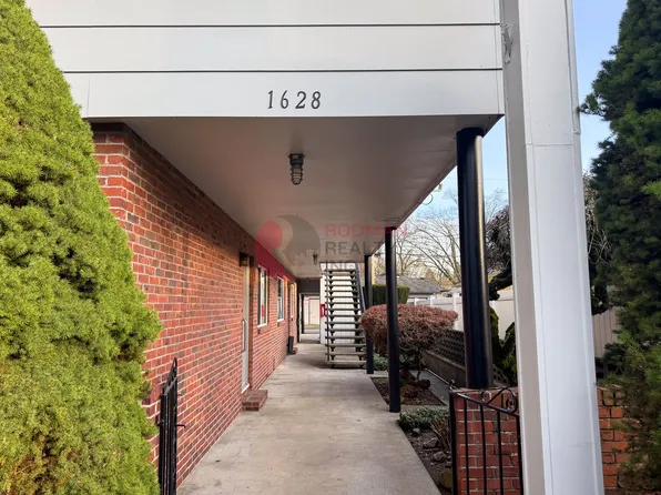 1628 10th Avenue, 1628 10th Ave APT 5, Longview, WA 98632