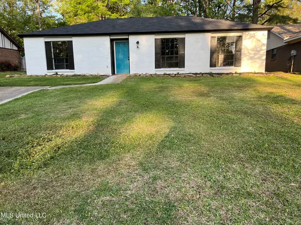 1124 Oak Glen Pl, Jackson, MS 39212