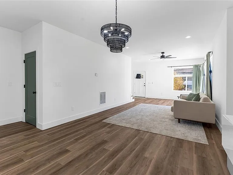 598 Formwalt St SW #A — Photo 10