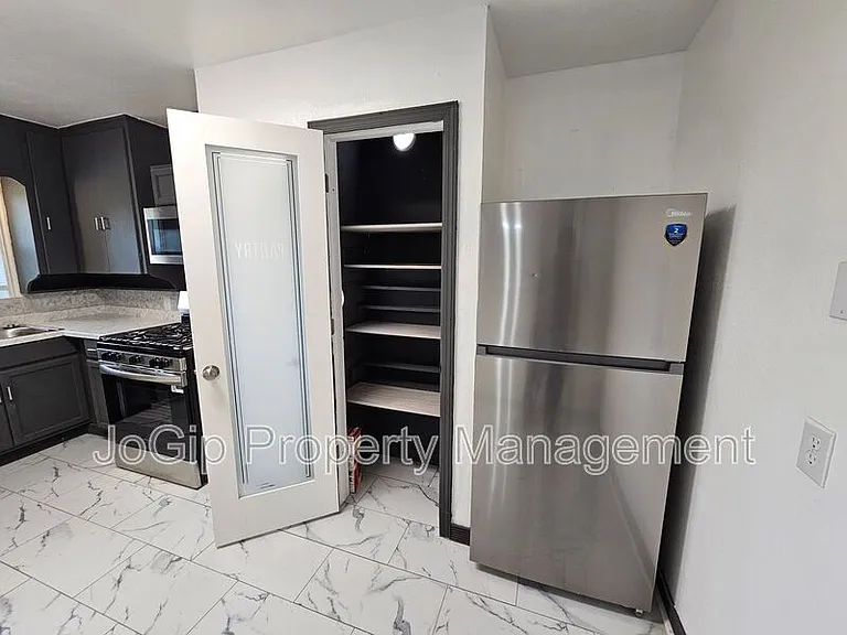 2023 E Illinois Ave — Photo 22