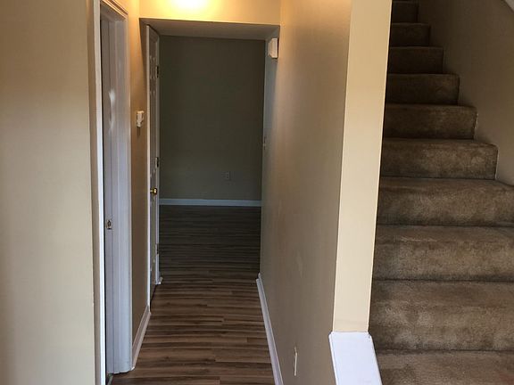2nd image of 1671 Foxhaven Dr APT 49