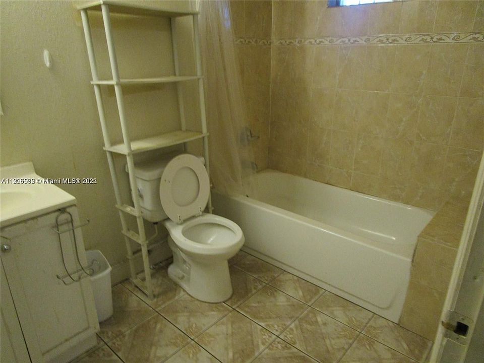 2nd image of 1150 NE 129th St #1150