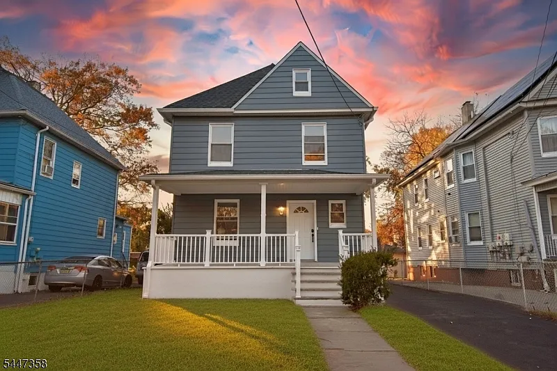 4 bed, 2.5 bath, $4,200 — Photo 2