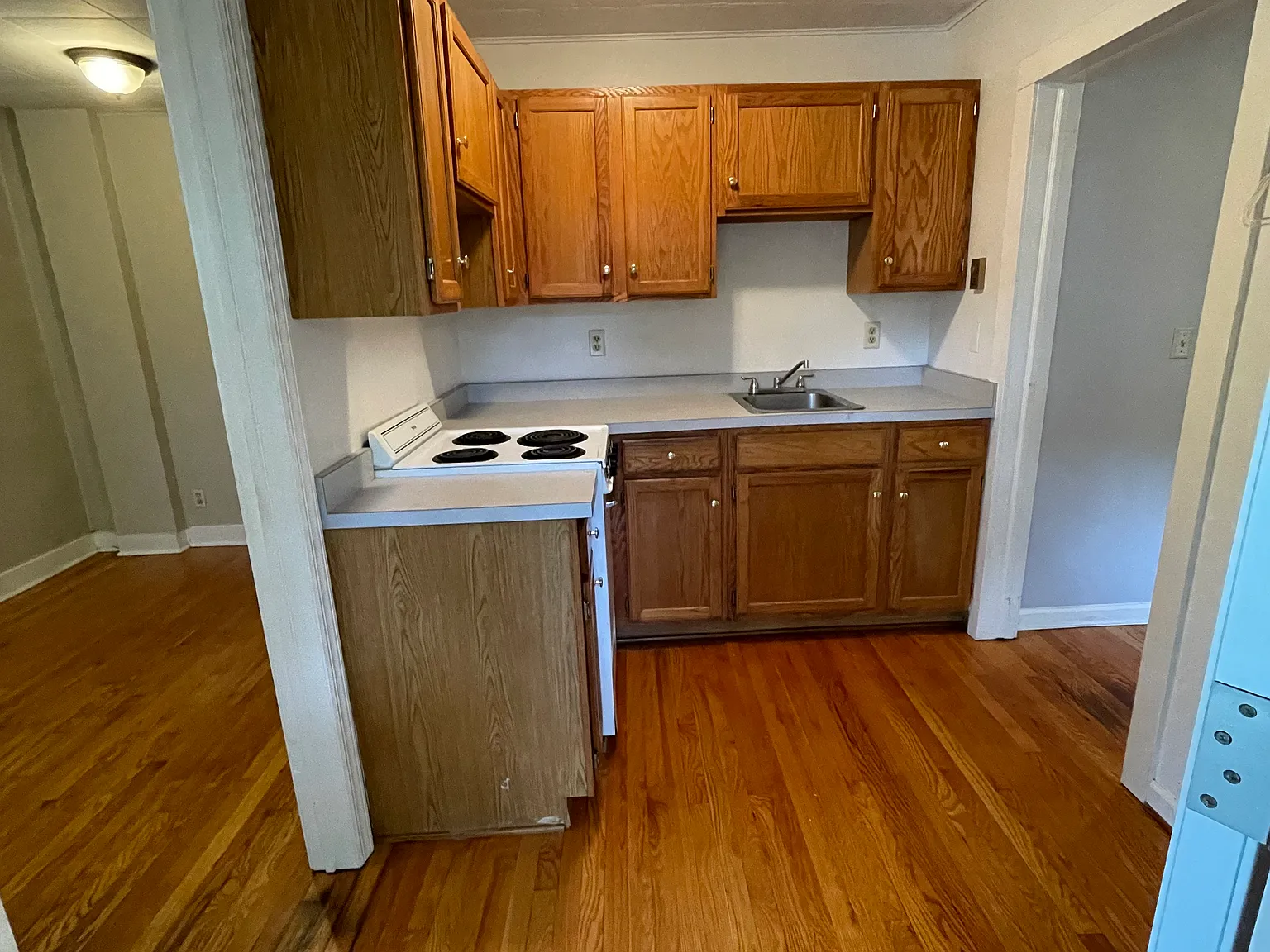 1 bed, 700 sqft, $1,200 — Photo 1
