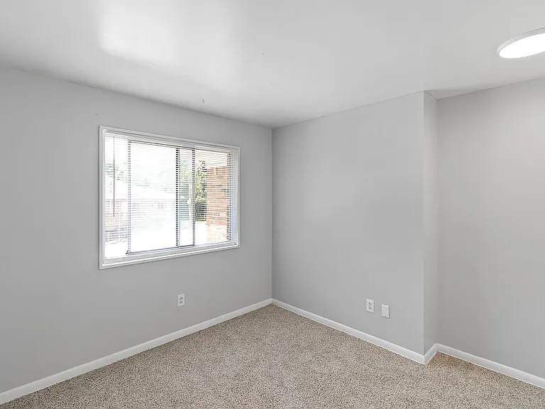 1815 Potomac Cir — Photo 16