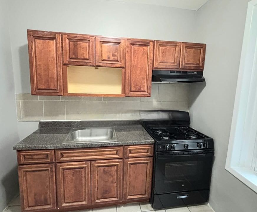 1st image of 327 Roseville Ave #C5