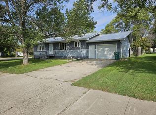 601 2nd St, Maddock, ND 58348