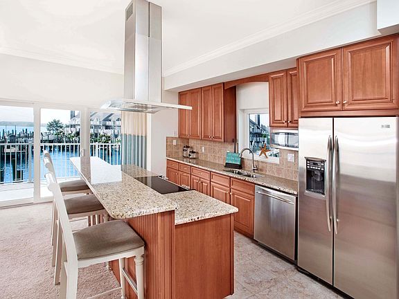 5th image of 1111 Edgewater Ave