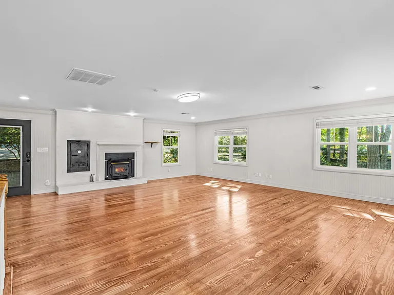 118 Revere Dr — Photo 8