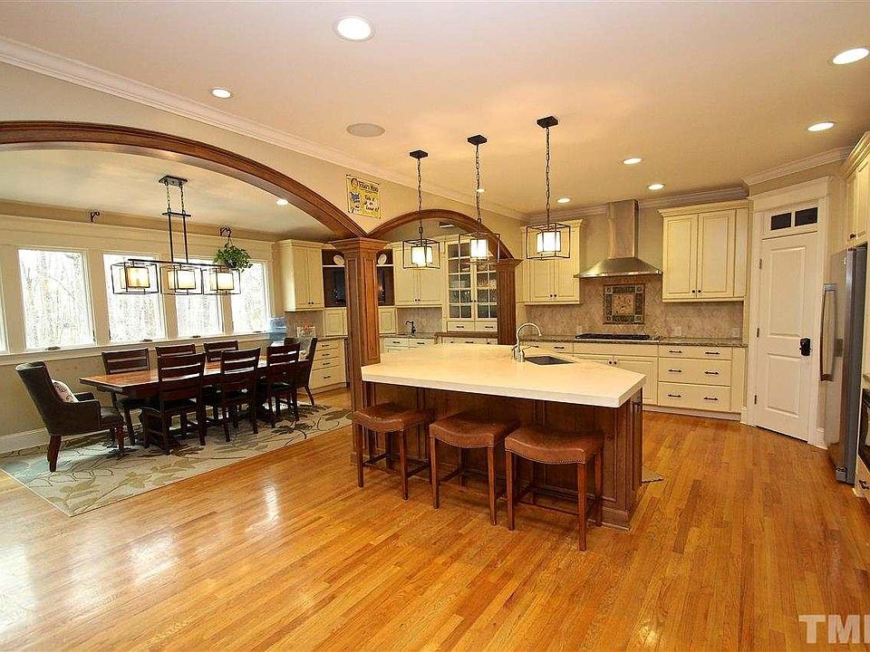 huge eat-in kitchen
