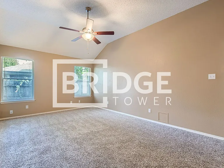 409 Kelley Ct — Photo 8