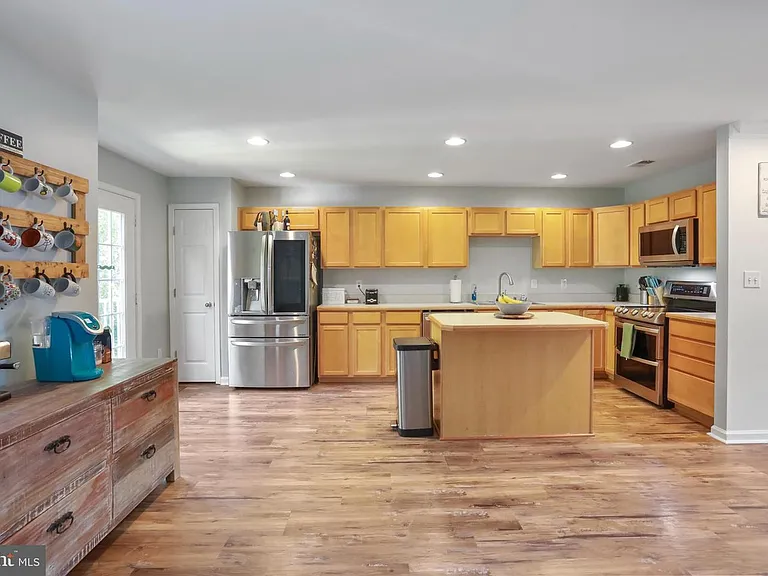 1307 Pendleton Ln — Photo 6
