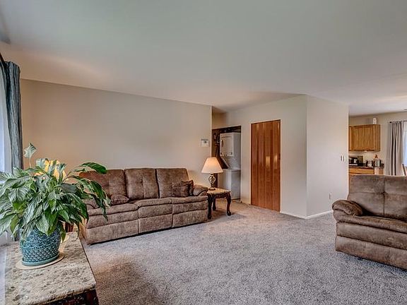 2nd image of 858 Glasgow Dr