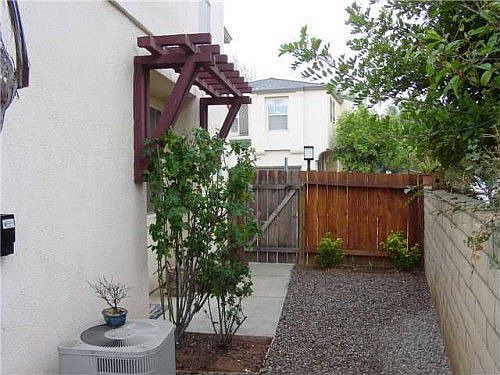 4th image of 874 N Fig St