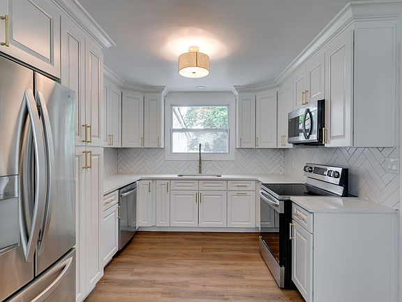 5th image of 3814 Plantation Dr