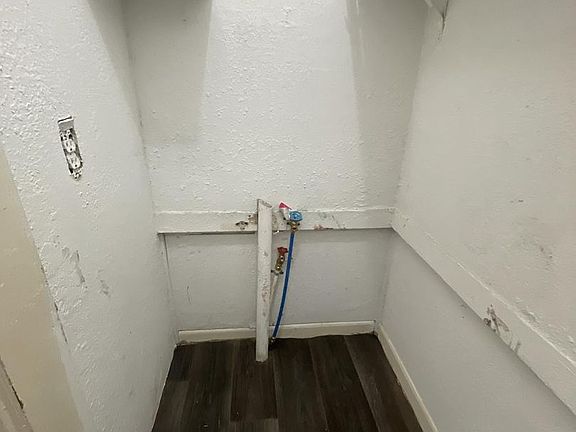 4th image of 2910 Avenue E