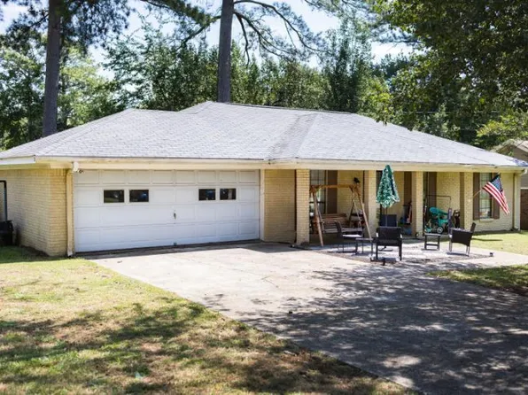 402 N Foster Dr, Tupelo, MS 38801