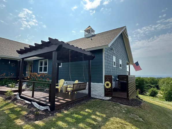 9446 W Sleepy Valley Dr, Empire, MI 49630