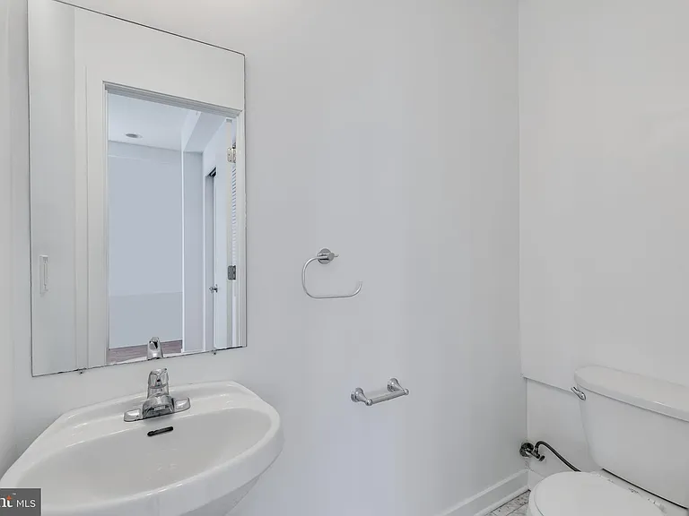228 W George St #218 — Photo 21