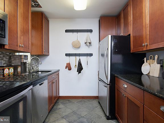 5th image of 1604 W Abingdon Dr APT 301