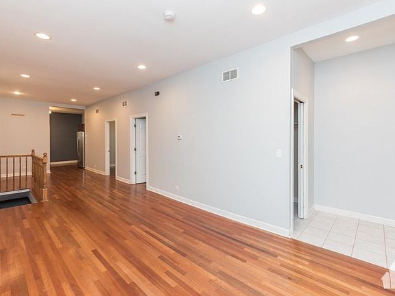 3rd image of 1840 N Fairfield Ave #1JC