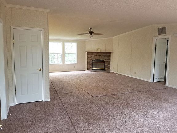 LIVING ROOM WITH CLOSET