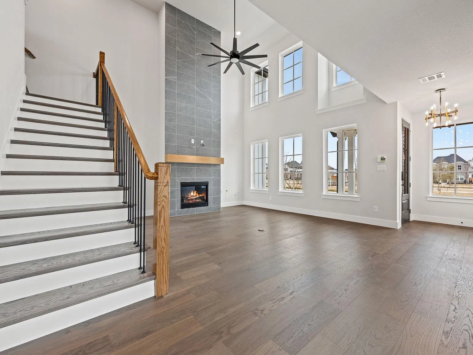3 bed, 2356 sqft, $3,700 — Photo 3