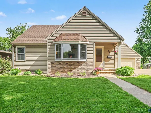 512 W Crawford St, Luverne, MN 56156